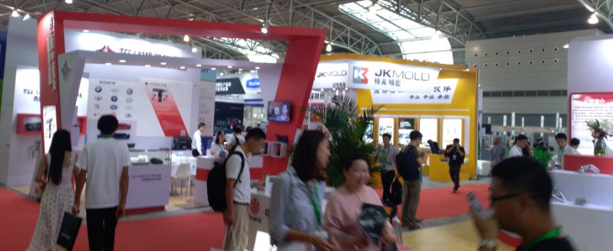 芭乐视频下载黄版参观上海国际汽车内饰与外饰展览